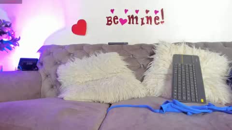 Sofia Vasquez online show from 13, 2, 2025