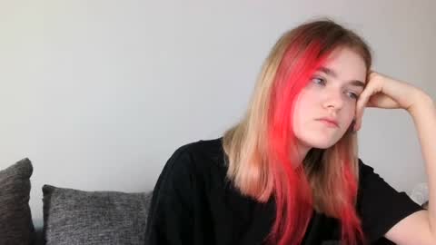 Snapshot of sofia_bloomm chatting on 19, 6, 2026 sofia bloomm online show from 19, 6, 2026