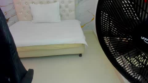 sofia_echeverri online show from 18, 4, 2026