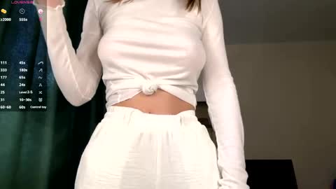 Snapshot of sofiabruno chatting on 22, 5, 2026 Hi My name is Sofia Welcome to my room Please thumbs up - its important online show from 22, 5, 2026
