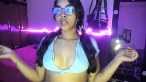 Danna Sofia online show from 4, 3, 2025