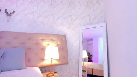 SofiaReyees online show from 12, 11, 2025