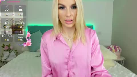 Snapshot of soft__skin chatting on 5, 3, 2025 Lana online show from 5, 3, 2025