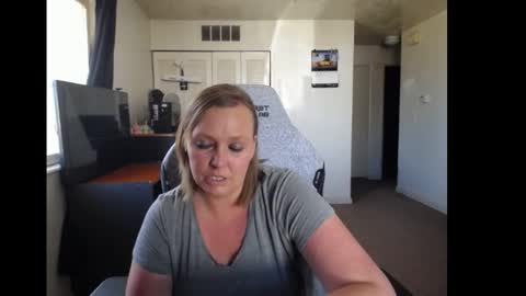 Snapshot of softerpeaches chatting on 11, 9, 2025 Rose online show from 11, 9, 2025