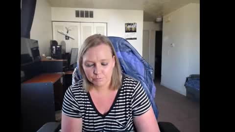 Snapshot of softerpeaches chatting on 6, 10, 2025 Rose online show from 6, 10, 2025