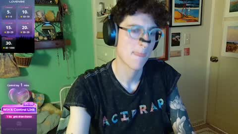 Snapshot of solaya_papaya chatting on 22, 1, 2025 solaya papaya jordan theythem online show from 22, 1, 2025