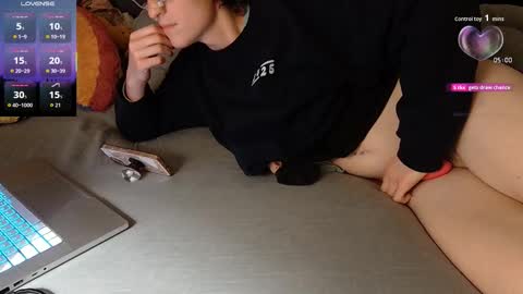 Snapshot of solaya_papaya chatting on 19, 11, 2025 solaya papaya jordan theythem online show from 19, 11, 2025