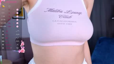 Snapshot of sonia_jones chatting on 26, 10, 2025 Sofia online show from 26, 10, 2025