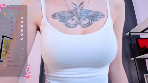 Snapshot of sonia_jones chatting on 1, 11, 2025 Sofia online show from 1, 11, 2025