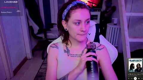 Snapshot of sonicsupergirl chatting on 11, 10, 2025 Rie online show from 11, 10, 2025