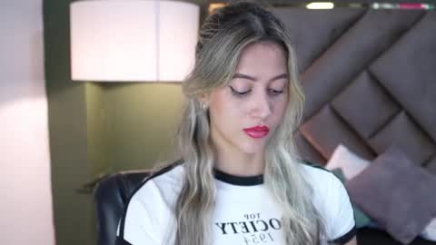Snapshot of sophia_loreenn chatting on 9, 5, 2026 Sofia online show from 9, 5, 2026