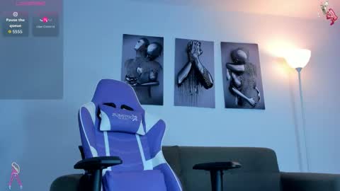 Sophia Wilians  online show from 13, 10, 2025