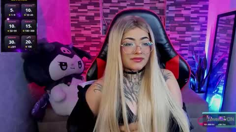 Snapshot of sophiaa_cherry chatting on 23, 12, 2025 Sophia online show from 23, 12, 2025