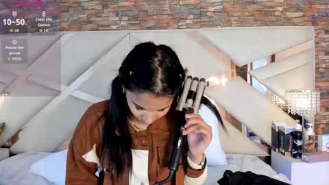 Snapshot of sophiaa_paris chatting on 1, 10, 2025 Sophia Paris online show from 1, 10, 2025