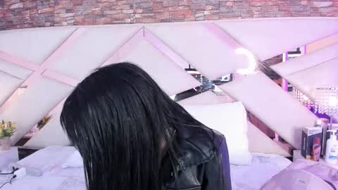 Snapshot of sophiaa_paris chatting on 12, 10, 2025 Sophia Paris online show from 12, 10, 2025