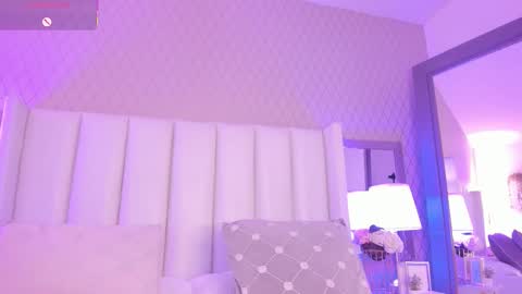 SophiaSmiths online show from 18, 11, 2025