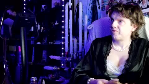 Snapshot of sophie198013 chatting on 13, 7, 2026 Sophie Satin1980 online show from 13, 7, 2026