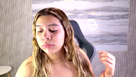 Snapshot of sophie19__ chatting on 19, 5, 2026 sophie online show from 19, 5, 2026