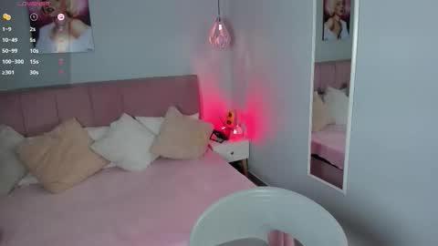 Snapshot of sophie_alice chatting on 24, 9, 2025 Alice online show from 24, 9, 2025