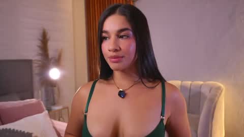 Snapshot of sophie_belton chatting on 24, 4, 2026 sofia online show from 24, 4, 2026