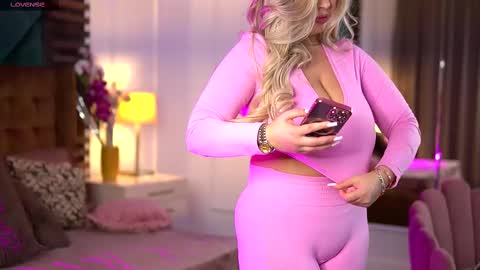 Sophie online show from 28, 2, 2025