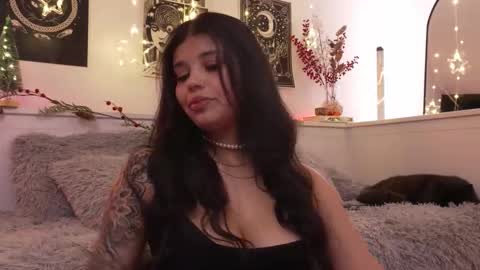 Sophiee  online show from 19, 12, 2025