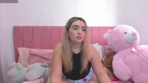Snapshot of sophiee_rosee chatting on 7, 6, 2026 sophiee rosee online show from 7, 6, 2026