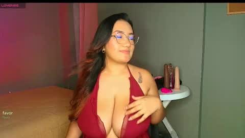 Snapshot of sophiejuicy_ chatting on 25, 9, 2025 sophiejuicy_ online show from 25, 9, 2025