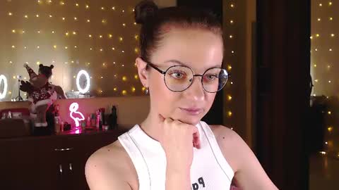 Snapshot of sophieleroux chatting on 11, 7, 2026 sophieleroux online show from 11, 7, 2026