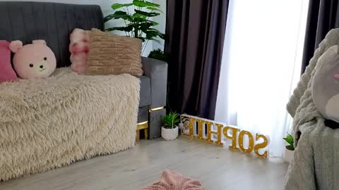 Sophie online show from 10, 4, 2026