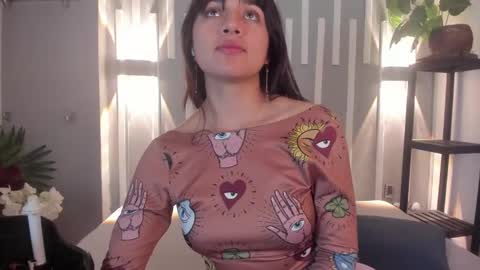 SOPHY ROGERS online show from 4, 2, 2025