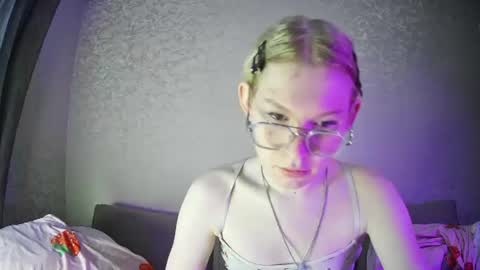 Snapshot of soska_albinosk chatting on 15, 7, 2026 soska_albinosk online show from 15, 7, 2026