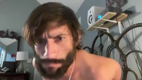 Snapshot of spacecase843 chatting on 3, 2, 2025 TrndSettrz online show from 3, 2, 2025