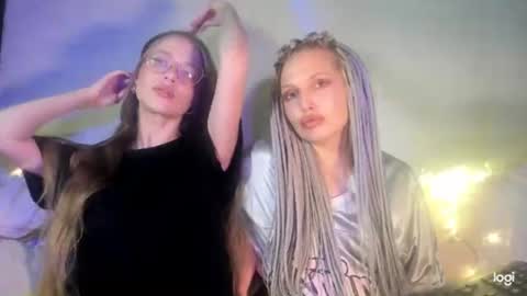 Viki and Chloe online show from 11, 7, 2026