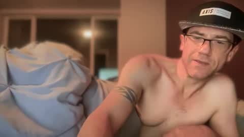 Snapshot of sparker1169 chatting on 23, 12, 2024 Dad online show from 23, 12, 2024