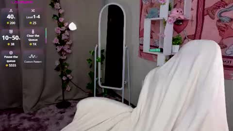 Snapshot of sparky_fox chatting on 30, 6, 2026 Nika online show from 30, 6, 2026