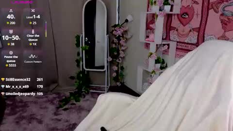 Snapshot of sparky_fox chatting on 14, 7, 2026 Nika online show from 14, 7, 2026