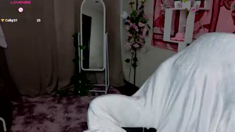 Snapshot of sparky_fox chatting on 25, 7, 2026 Nika online show from 25, 7, 2026