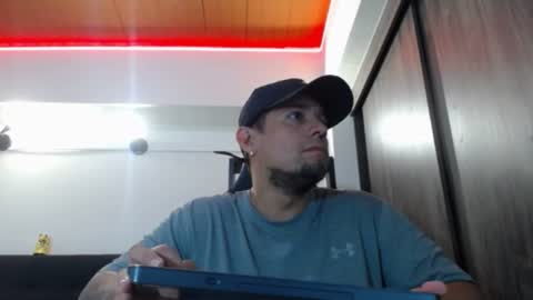Snapshot of spartacus_cam chatting on 7, 7, 2026 online show from 7, 7, 2026