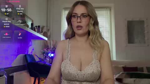 Snapshot of spicyhotmilf chatting on 28, 6, 2026 Lexsy online show from 28, 6, 2026