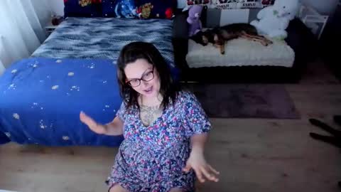 Snapshot of squirt_kimmm chatting on 28, 11, 2025 Kim online show from 28, 11, 2025