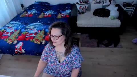 Snapshot of squirt_kimmm chatting on 4, 12, 2025 Kim online show from 4, 12, 2025