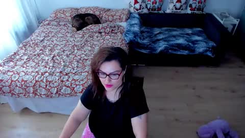 Snapshot of squirt_kimmm chatting on 16, 12, 2025 Kim online show from 16, 12, 2025