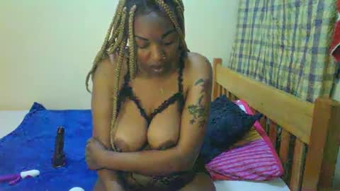 Snapshot of squish_sexy chatting on 8, 1, 2025 Sexy muna online show from 8, 1, 2025
