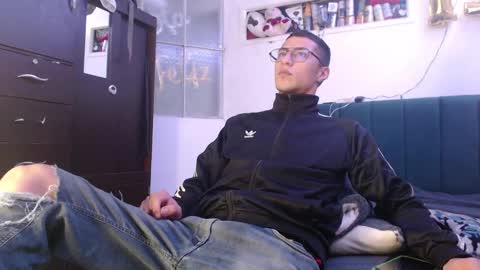 Snapshot of sr_porn01 chatting on 17, 2, 2025 sr_porn01 online show from 17, 2, 2025