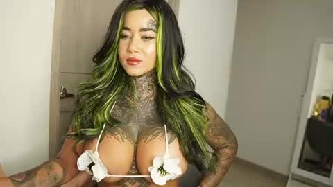 Snapshot of srta_roja chatting on 4, 7, 2026 Srta Roja online show from 4, 7, 2026