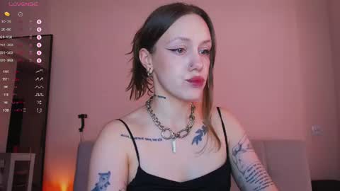 Snapshot of sshawty chatting on 15, 7, 2026 Anni if Im offline for a long time Im depressed feel free to support me offline online show from 15, 7, 2026