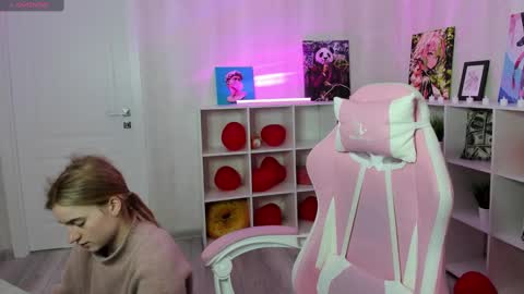 Stacey GMT5 Mo Tu We Th Fr Sa 3am -10am online show from 12, 3, 2025