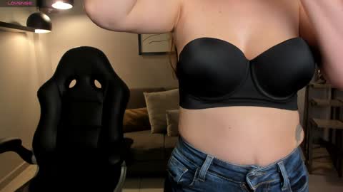 Stacy Woods online show from 29, 12, 2024