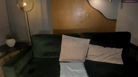 Stacy Woods online show from 17, 1, 2025